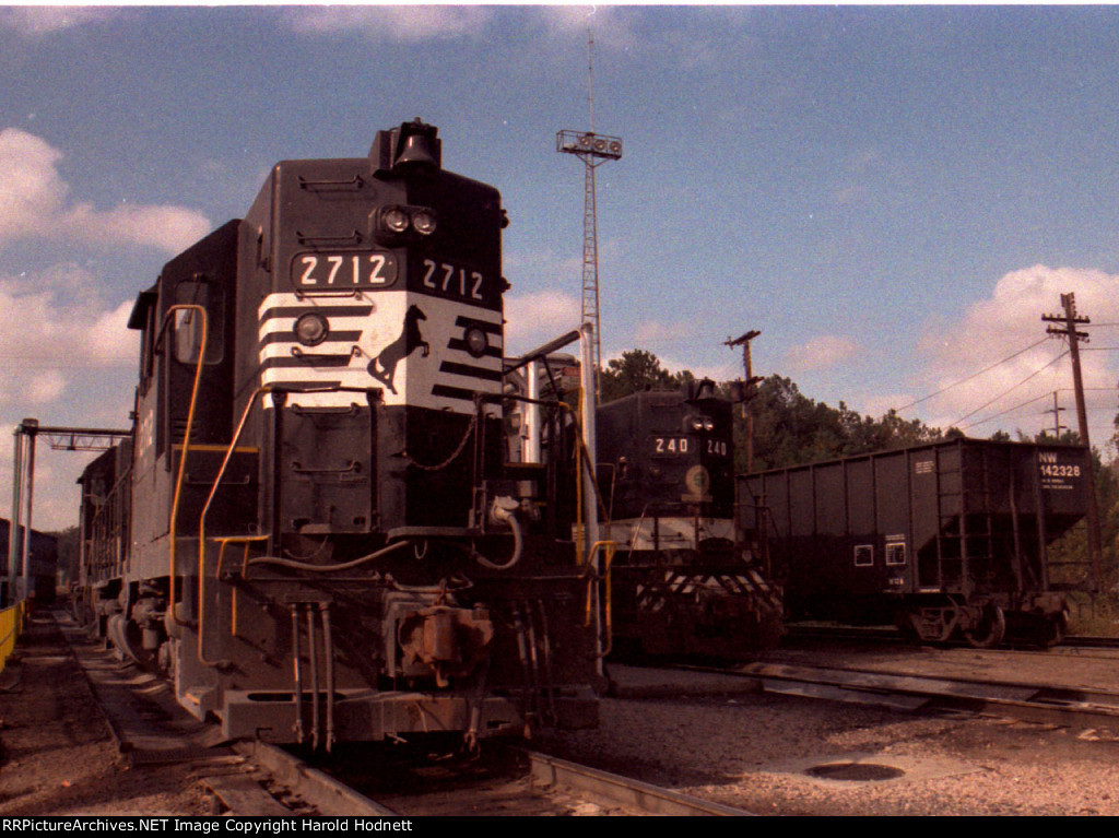 NS 2712 & SOU 240 at the fuel racks